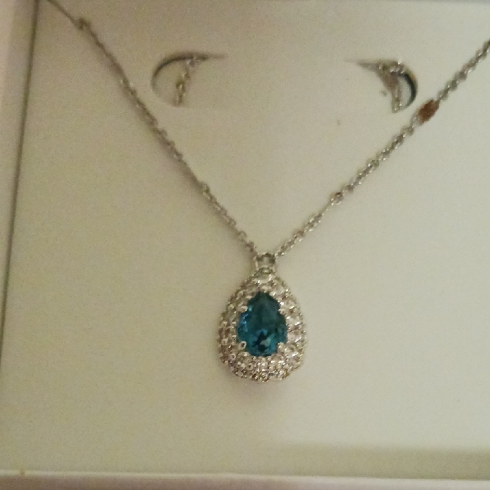 Beautiful And Elegant Silver and Blue Pendant Necklace.